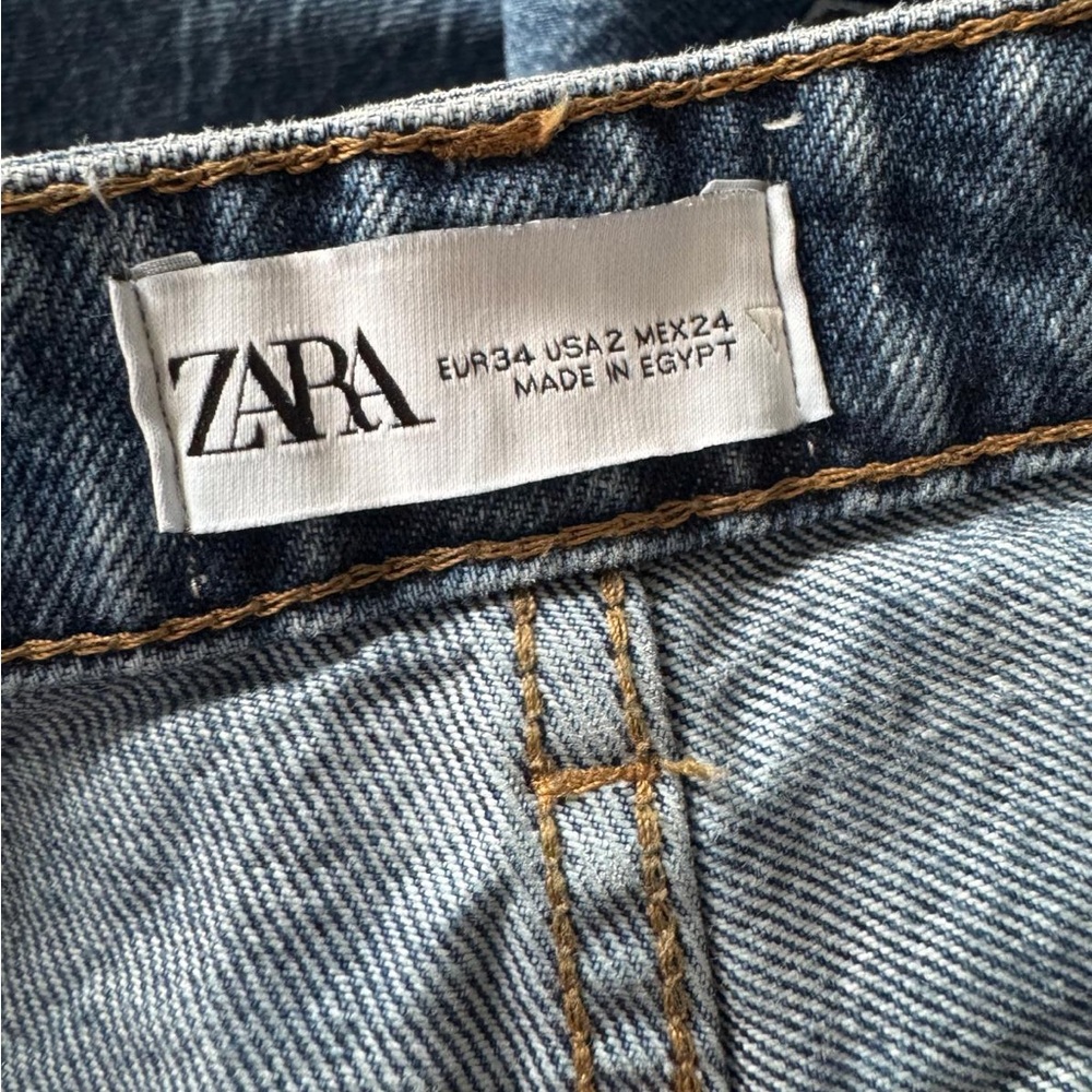 Zara High Rise Blue Jeans with Frayed Hem - Picture 5 of 5